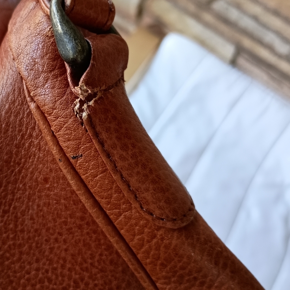 Vintage Beautiful Brown Leather Shoulder/Crossbody Bag - Picture 7 of 7